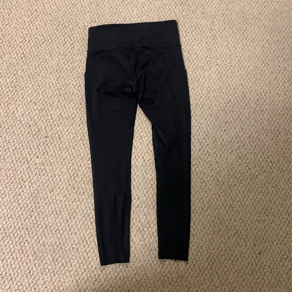 Black lulu lemon leggings/capres - Picture 3 of 3